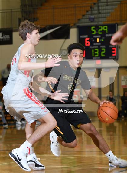 Thumbnail 3 in Mater Dei vs West Linn (Les Schwab Invitational) photogallery.