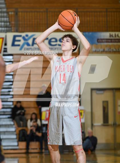 Thumbnail 1 in Mater Dei vs West Linn (Les Schwab Invitational) photogallery.