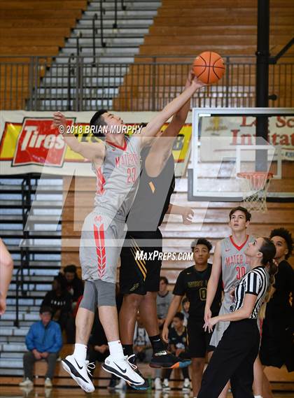Thumbnail 3 in Mater Dei vs West Linn (Les Schwab Invitational) photogallery.
