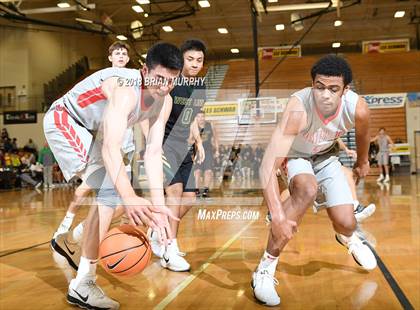 Thumbnail 2 in Mater Dei vs West Linn (Les Schwab Invitational) photogallery.
