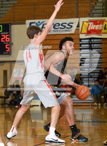 Thumbnail 2 in Mater Dei vs West Linn (Les Schwab Invitational) photogallery.