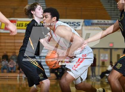 Thumbnail 1 in Mater Dei vs West Linn (Les Schwab Invitational) photogallery.