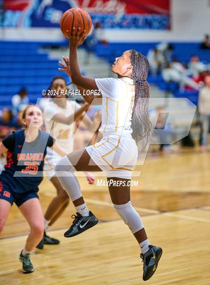 Thumbnail 2 in Summer Creek vs. Brandeis (McDonald's Texas Invitational) photogallery.
