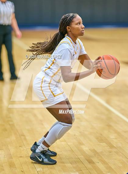 Thumbnail 3 in Summer Creek vs. Brandeis (McDonald's Texas Invitational) photogallery.