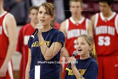 Thumbnail 2 in Mater Dei vs. Oak Ridge (State D2 Final) #1 photogallery.
