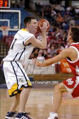 Thumbnail 3 in Mater Dei vs. Oak Ridge (State D2 Final) #1 photogallery.
