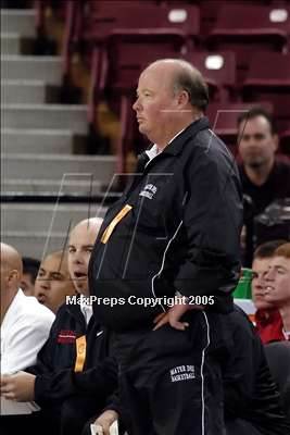 Thumbnail 3 in Mater Dei vs. Oak Ridge (State D2 Final) #1 photogallery.