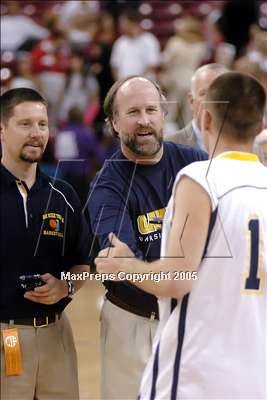 Thumbnail 3 in Mater Dei vs. Oak Ridge (State D2 Final) #1 photogallery.