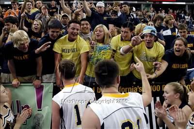 Thumbnail 1 in Mater Dei vs. Oak Ridge (State D2 Final) #1 photogallery.
