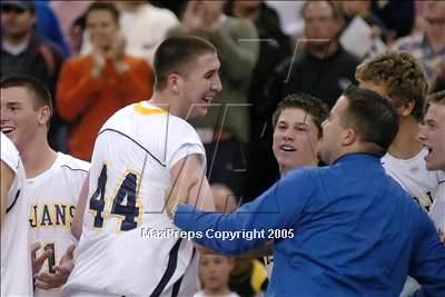 Thumbnail 3 in Mater Dei vs. Oak Ridge (State D2 Final) #1 photogallery.