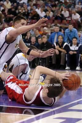 Thumbnail 2 in Mater Dei vs. Oak Ridge (State D2 Final) #1 photogallery.