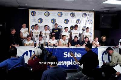 Thumbnail 1 in Mater Dei vs. Oak Ridge (State D2 Final) #1 photogallery.