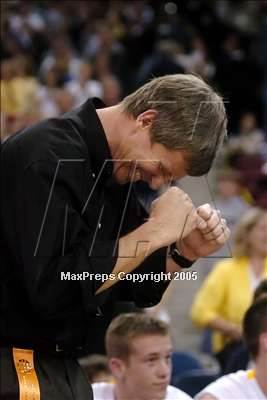 Thumbnail 3 in Mater Dei vs. Oak Ridge (State D2 Final) #1 photogallery.