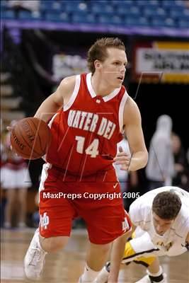 Thumbnail 2 in Mater Dei vs. Oak Ridge (State D2 Final) #1 photogallery.