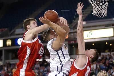 Thumbnail 3 in Mater Dei vs. Oak Ridge (State D2 Final) #1 photogallery.