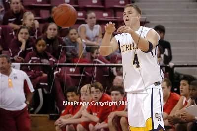 Thumbnail 3 in Mater Dei vs. Oak Ridge (State D2 Final) #1 photogallery.