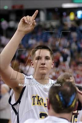 Thumbnail 2 in Mater Dei vs. Oak Ridge (State D2 Final) #1 photogallery.