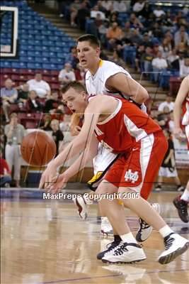 Thumbnail 3 in Mater Dei vs. Oak Ridge (State D2 Final) #1 photogallery.