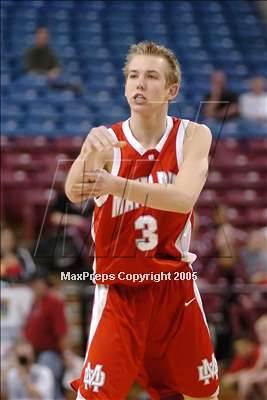 Thumbnail 2 in Mater Dei vs. Oak Ridge (State D2 Final) #1 photogallery.