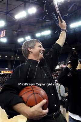 Thumbnail 2 in Mater Dei vs. Oak Ridge (State D2 Final) #1 photogallery.