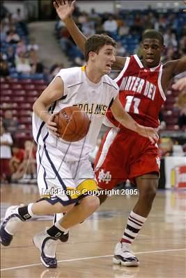 Thumbnail 3 in Mater Dei vs. Oak Ridge (State D2 Final) #1 photogallery.