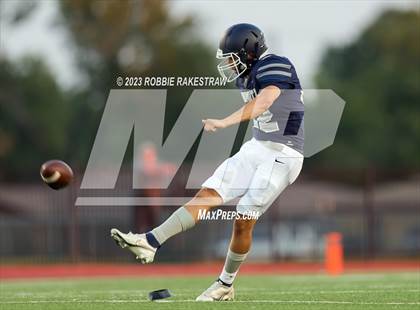 Thumbnail 3 in Lake Highlands @ Nimitz photogallery.