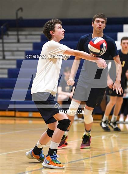Thumbnail 2 in Bentley @ Marin Catholic photogallery.