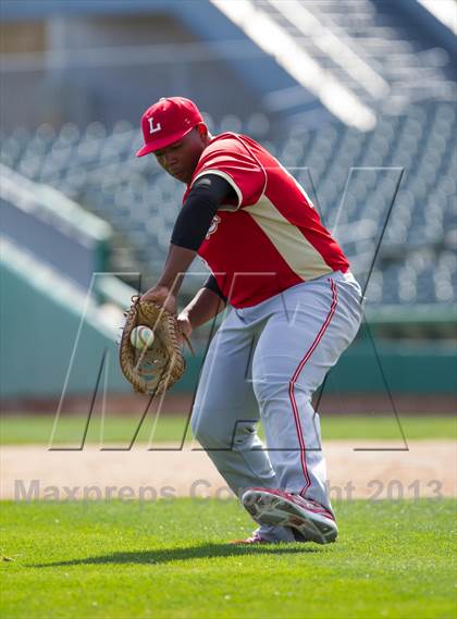 Thumbnail 3 in Orange Lutheran vs. St. Mary's photogallery.