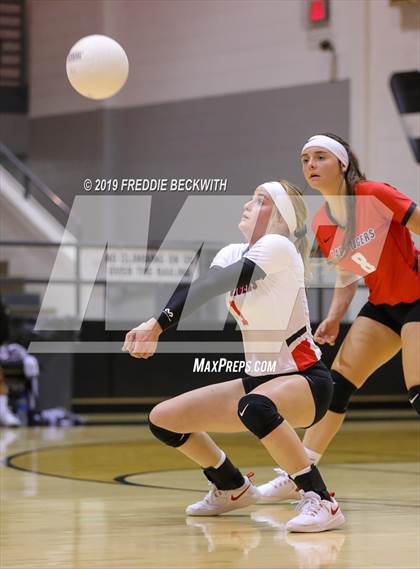 Thumbnail 1 in Collinsville vs. Trenton photogallery.