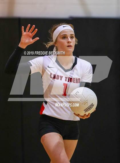 Thumbnail 2 in Collinsville vs. Trenton photogallery.