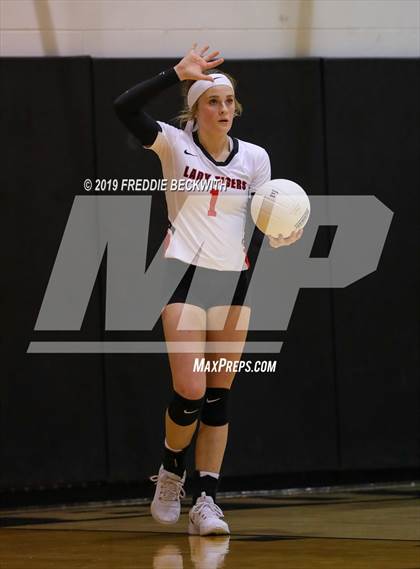 Thumbnail 2 in Collinsville vs. Trenton photogallery.