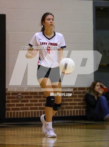 Thumbnail 2 in Collinsville vs. Trenton photogallery.