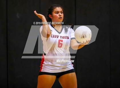 Thumbnail 2 in Collinsville vs. Trenton photogallery.