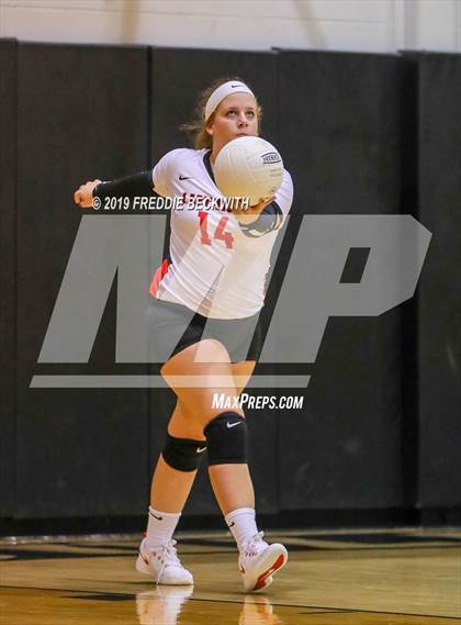 Thumbnail 1 in Collinsville vs. Trenton photogallery.