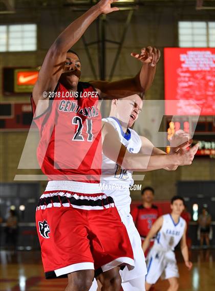 Thumbnail 2 in Santa Margarita vs. Centennial (Nike Extravaganza) photogallery.