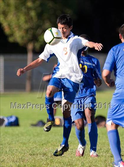 Thumbnail 2 in Jefferson vs. Benson Tech photogallery.