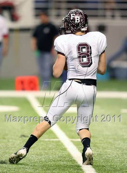 Thumbnail 1 in Flour Bluff vs. Lake Travis (Texas 4A Region 4 Playoffs) photogallery.