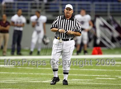 Thumbnail 1 in Flour Bluff vs. Lake Travis (Texas 4A Region 4 Playoffs) photogallery.