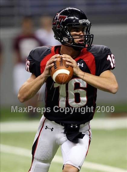 Thumbnail 2 in Flour Bluff vs. Lake Travis (Texas 4A Region 4 Playoffs) photogallery.