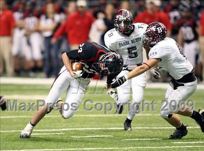 Thumbnail 1 in Flour Bluff vs. Lake Travis (Texas 4A Region 4 Playoffs) photogallery.