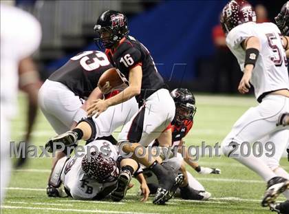 Thumbnail 3 in Flour Bluff vs. Lake Travis (Texas 4A Region 4 Playoffs) photogallery.