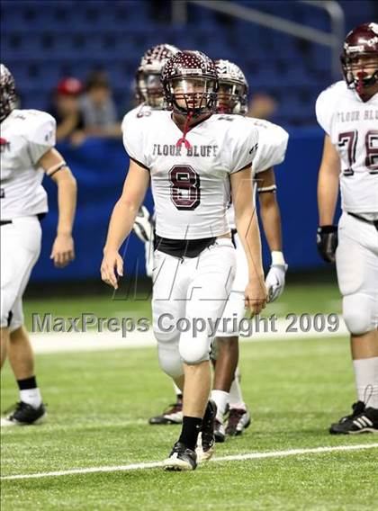 Thumbnail 1 in Flour Bluff vs. Lake Travis (Texas 4A Region 4 Playoffs) photogallery.