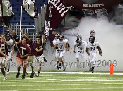 Thumbnail 3 in Flour Bluff vs. Lake Travis (Texas 4A Region 4 Playoffs) photogallery.