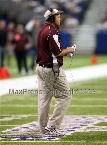 Thumbnail 3 in Flour Bluff vs. Lake Travis (Texas 4A Region 4 Playoffs) photogallery.