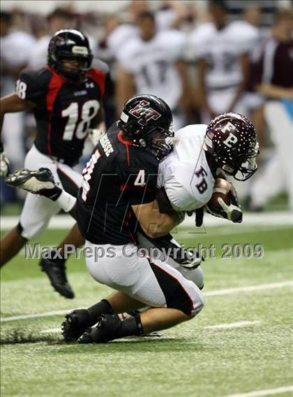Thumbnail 2 in Flour Bluff vs. Lake Travis (Texas 4A Region 4 Playoffs) photogallery.