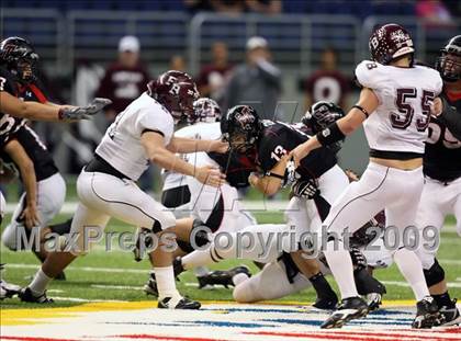 Thumbnail 2 in Flour Bluff vs. Lake Travis (Texas 4A Region 4 Playoffs) photogallery.