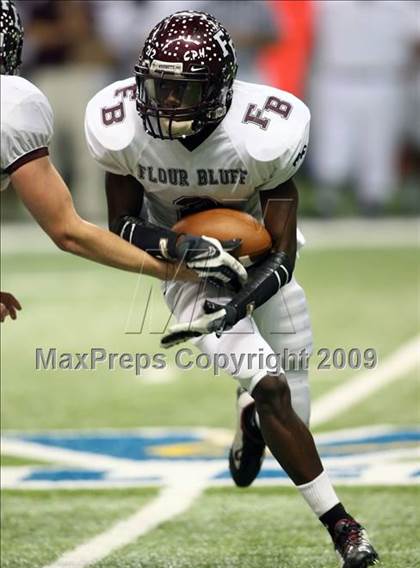 Thumbnail 1 in Flour Bluff vs. Lake Travis (Texas 4A Region 4 Playoffs) photogallery.