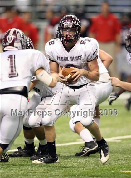 Thumbnail 2 in Flour Bluff vs. Lake Travis (Texas 4A Region 4 Playoffs) photogallery.