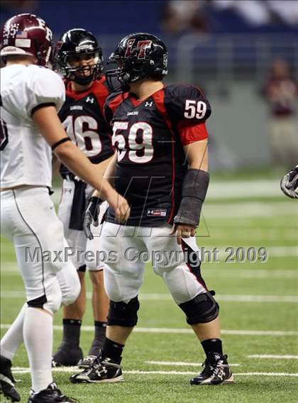 Thumbnail 2 in Flour Bluff vs. Lake Travis (Texas 4A Region 4 Playoffs) photogallery.