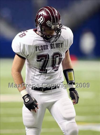 Thumbnail 1 in Flour Bluff vs. Lake Travis (Texas 4A Region 4 Playoffs) photogallery.